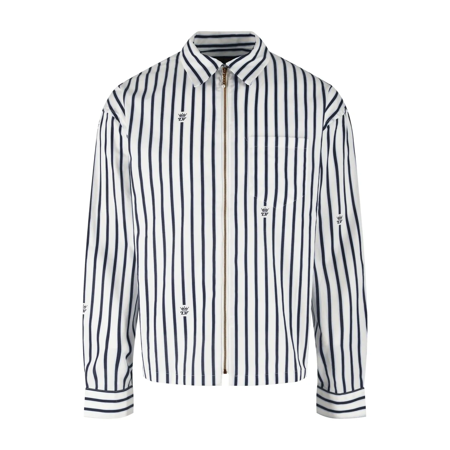 🅿️600 1v striped barrage zipper shirt This cotton shirt renews the classic silhouette with a zipper front, and adds a modern touch with a beaded zipper pull. The LV Crown Stripes pattern is woven using a thread-cutting jacquard technique, with a miniature version of the LV Crown logo interspersed between the stripes, adding a collegiate style to everyday looks. When French elegance meets American casualness, this striped jacket unlocks LV’s diverse style code. The classic vertical stripes reproduce retro accents, the metal zippers inject street vitality, and the exquisite logos all over the design are like luxury codes. The collision of blue and white outlines a casual and uninhibited gentleman's style. It breaks the boundary between "formal" and "casual" - a stylish man when commuting and a trend pioneer when going out on the street, turning the century-old LV craftsmanship into a universal style formula for contemporary men. Size:S-M-L